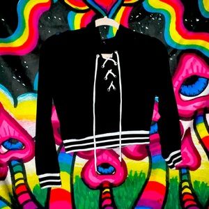 strings are like thick sweatpant material. more of a crop top.